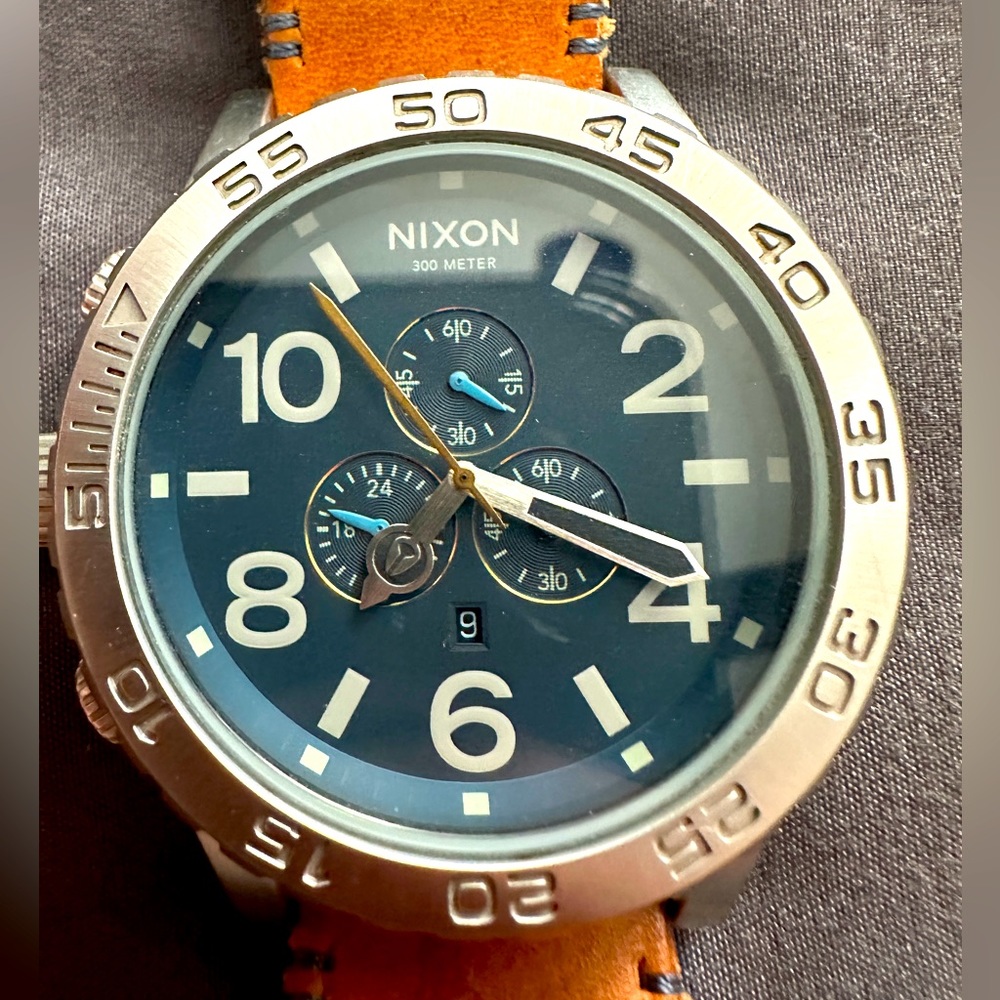 Nixon “The 51-30 Chrono” leather strap stainless steel